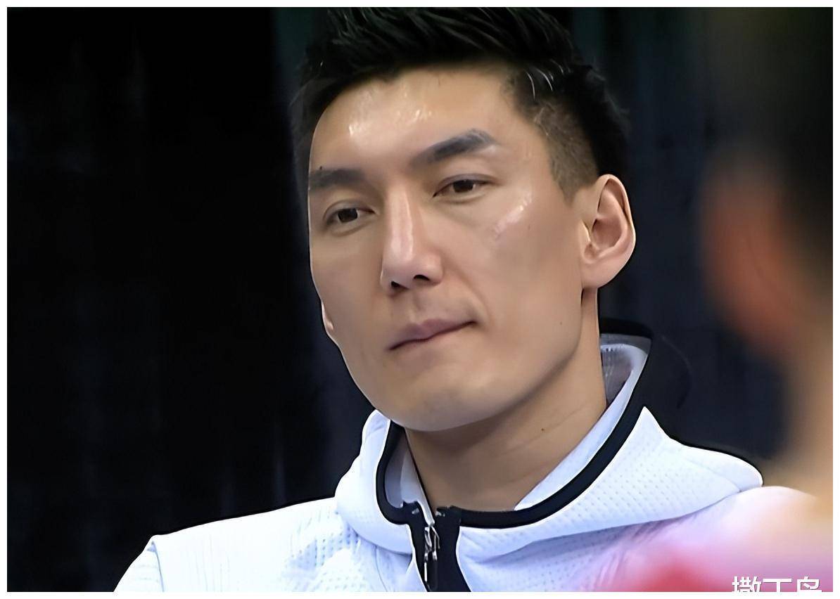 关于赛前里昂内部沟通——CBA常规赛节点到来，更衣室稳定，更衣室氛围转暖的信息